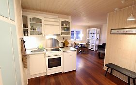 Modern Apartment Near Beach, Marina & City Centre